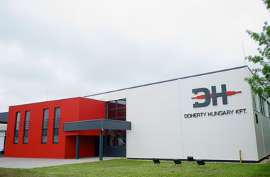 A Doherty Hungary Kft átadta új 2000 m2-es üzemcsarnokát.